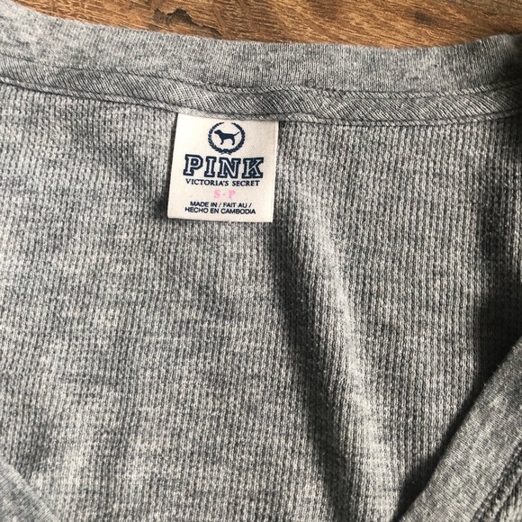 PINK Victoria's Secret Gray Fitted Long Sleeve V-Neck Tee/size SP - Picture 2 of 3